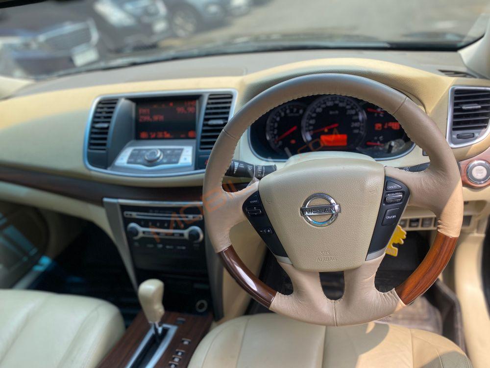 Mobil Nissan Teana 2010