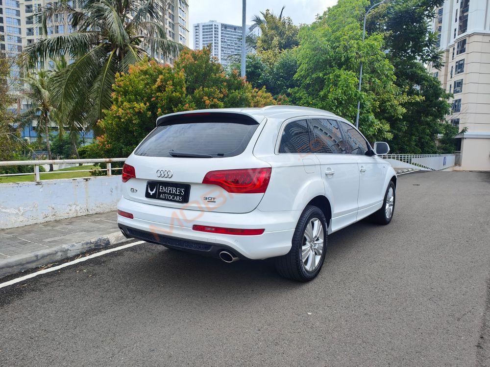 Mobil Audi Q7 2012