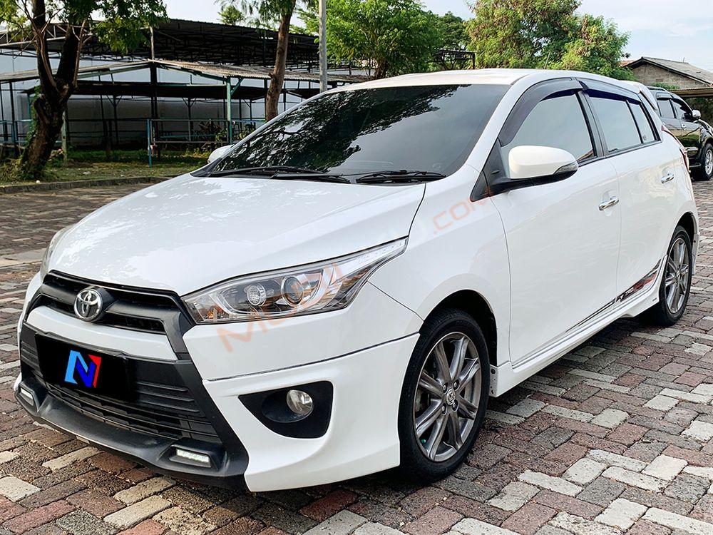 Mobil Toyota Yaris 2015