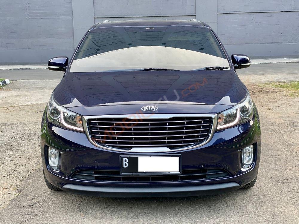 Mobil Kia Sedona 2017