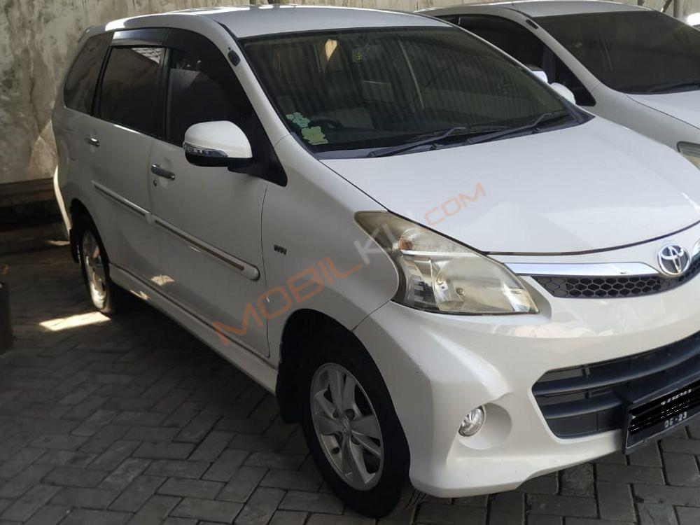 Mobil Toyota Avanza 2013