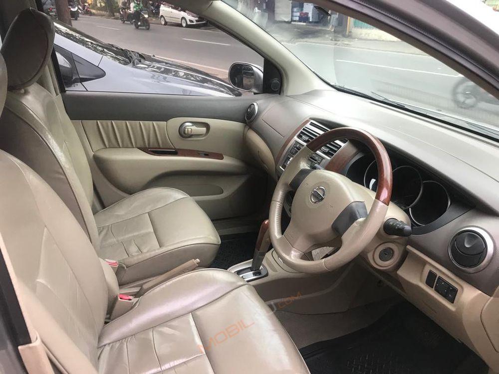Mobil Nissan Grand Livina 2007
