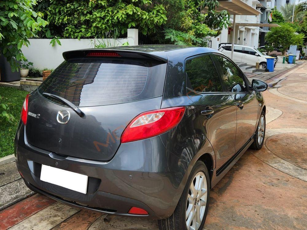 Mobil Mazda 2 Hatchback 2013