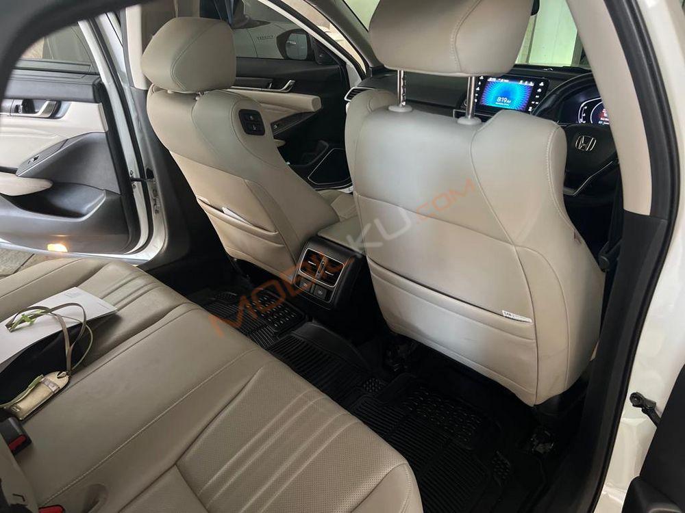 Mobil Honda Accord 2019