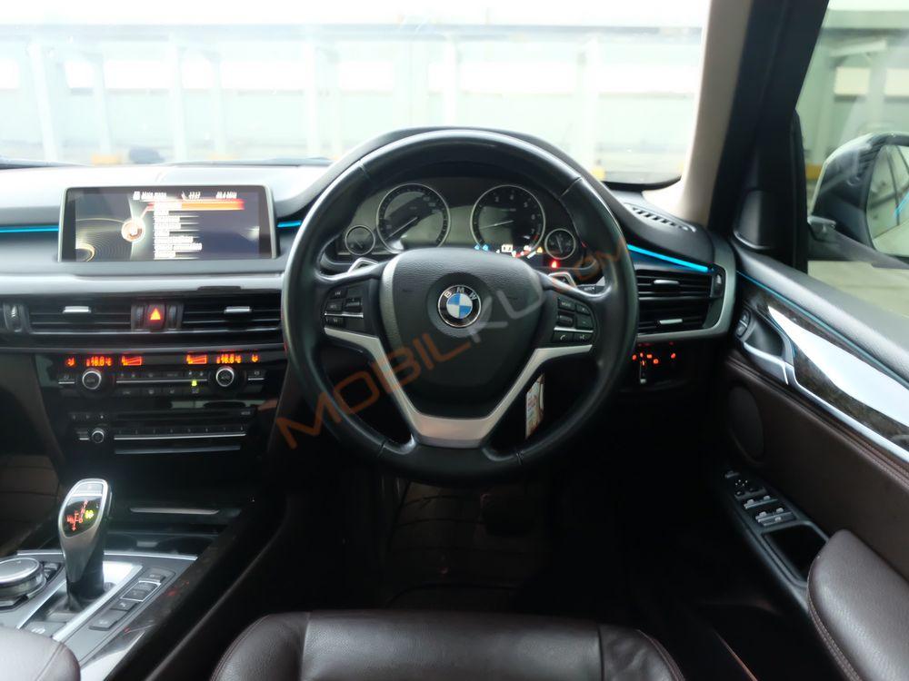 Mobil BMW X5 2015