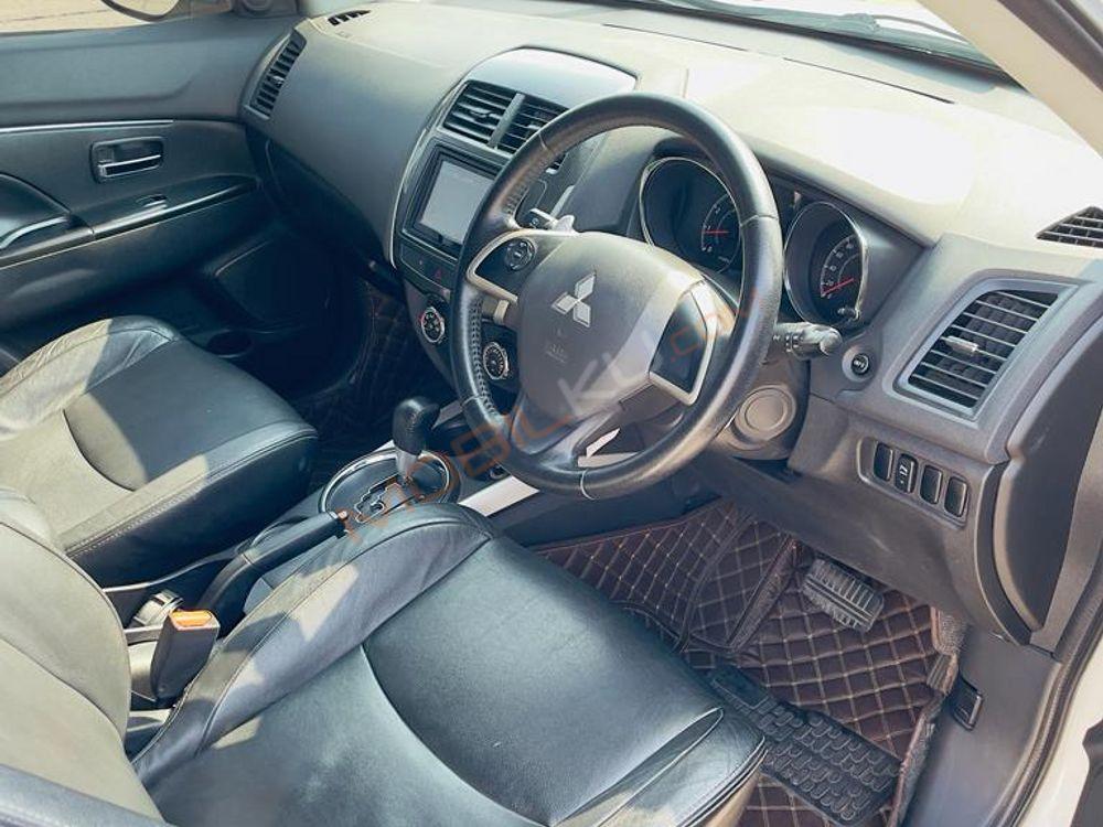 Mobil Mitsubishi Outlander Sport 2015