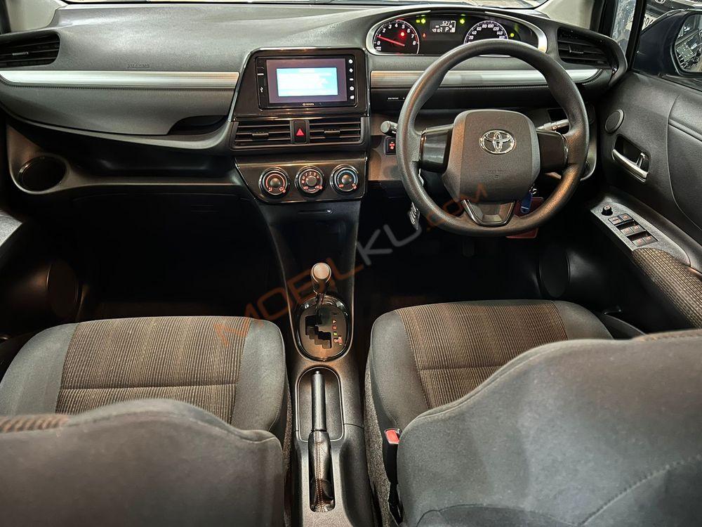 Mobil Toyota Sienta 2016