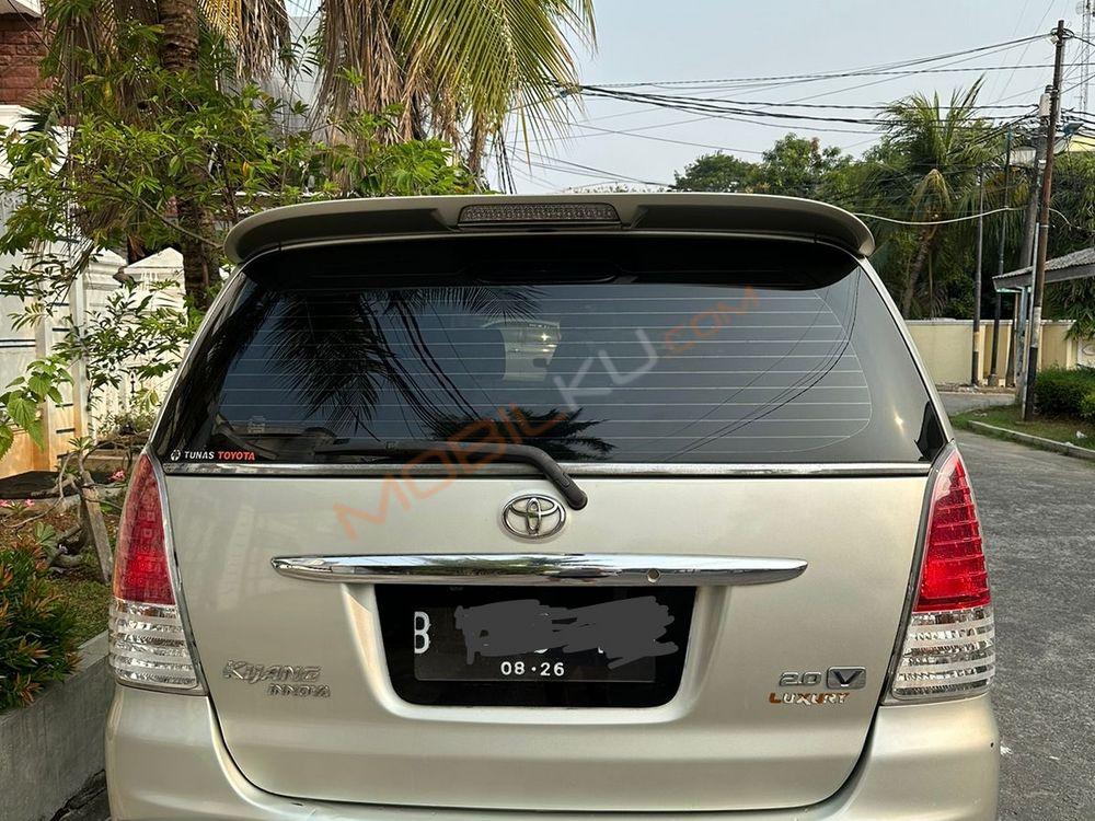 Mobil Toyota Kijang Innova 2011