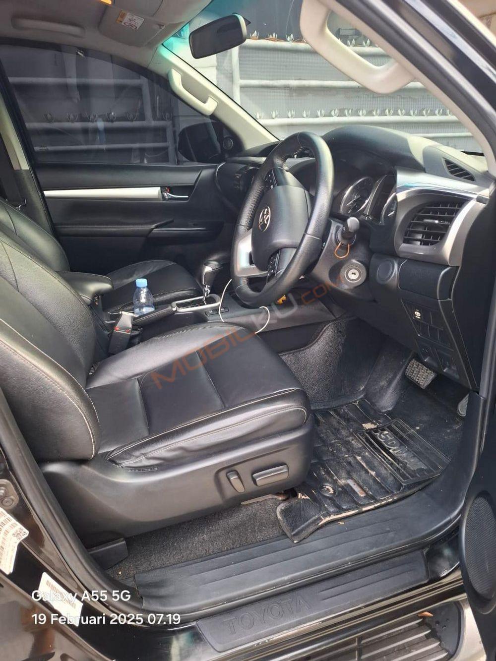 Mobil Toyota Hilux 2020