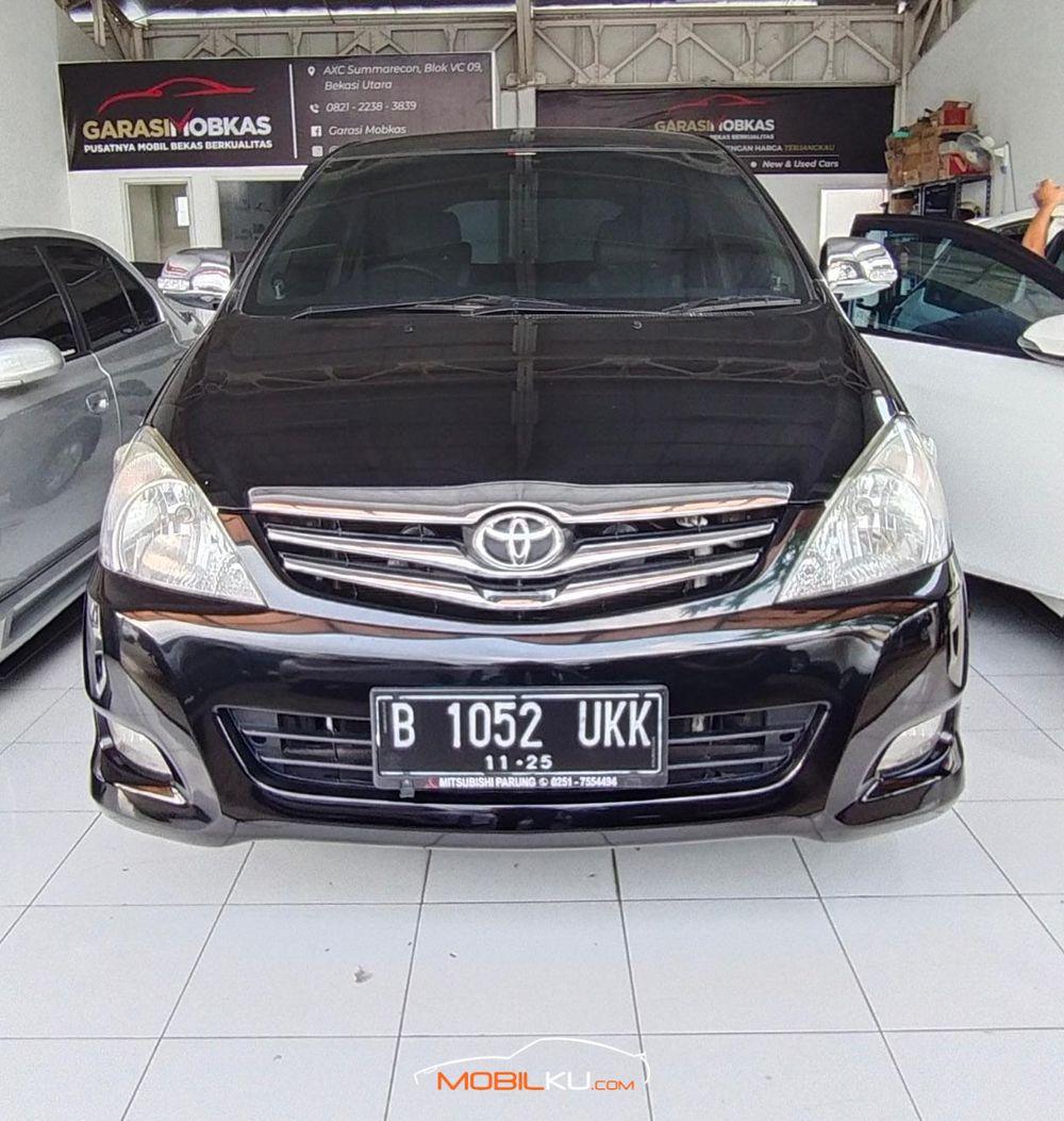 Mobil Toyota Kijang Innova 2015