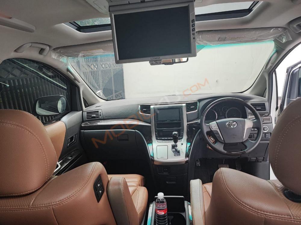Mobil Toyota Alphard 2013