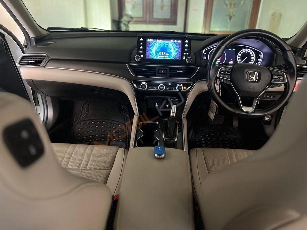 Mobil Honda Accord 2019