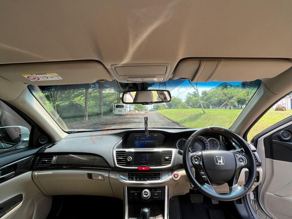 Mobil Honda Accord 2015