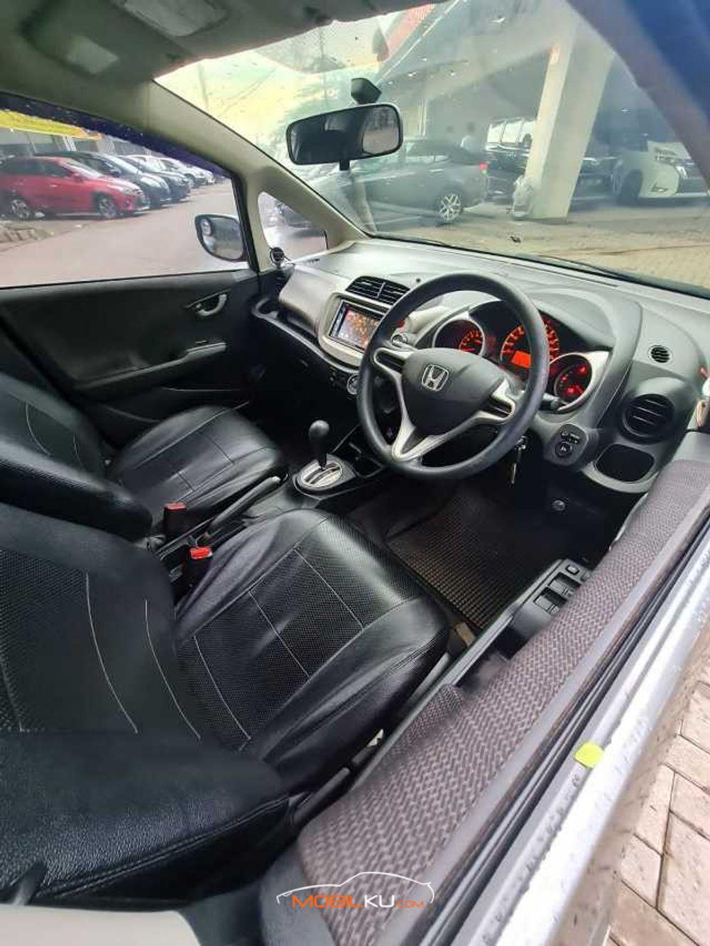 Mobil Honda Jazz 2012