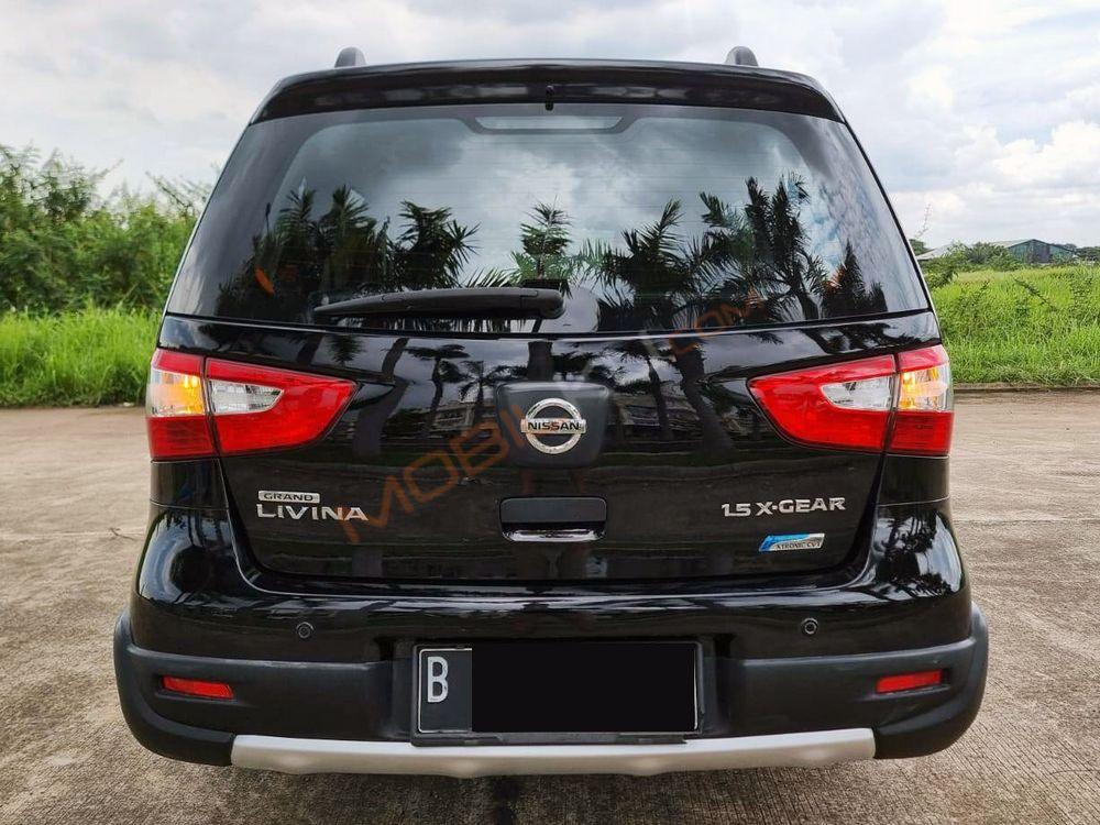 Mobil Nissan Livina 2013