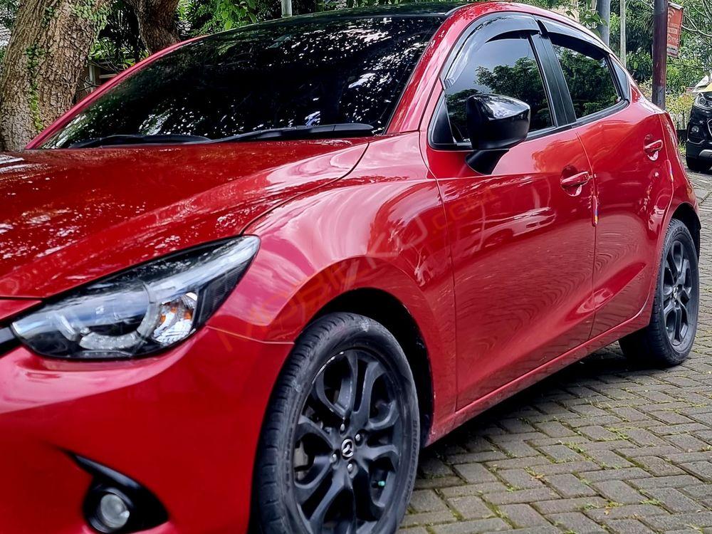 Mobil Mazda 2 Hatchback 2015