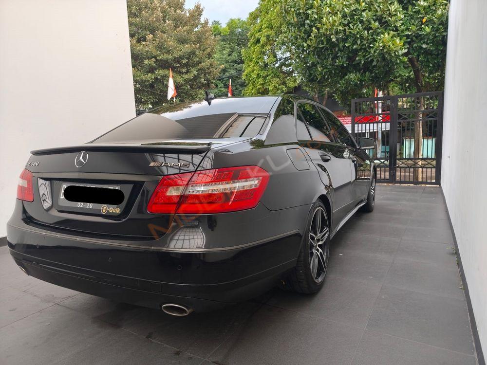 Mobil Mercedes-Benz E-Class 2011