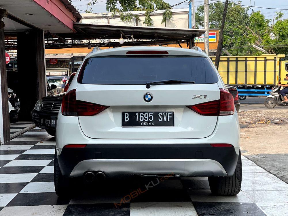 Mobil BMW X1 2012