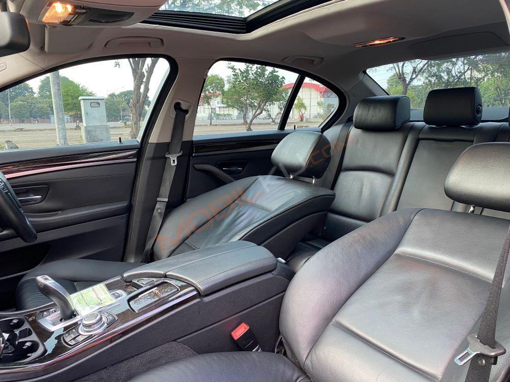 Mobil BMW 5 Series 2013