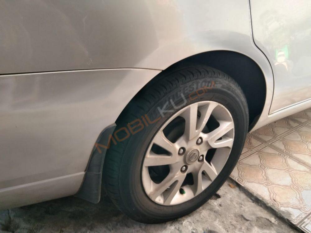 Mobil Nissan Grand Livina 2012