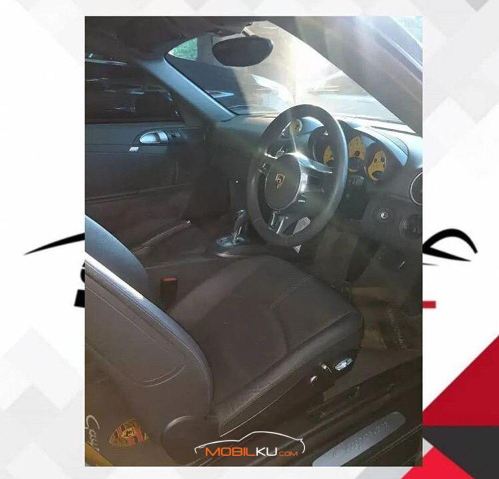 Mobil Porsche Cayman 2011