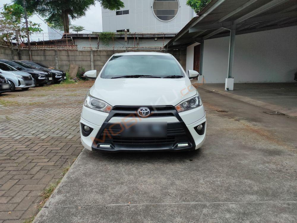 Mobil Toyota Yaris 2015