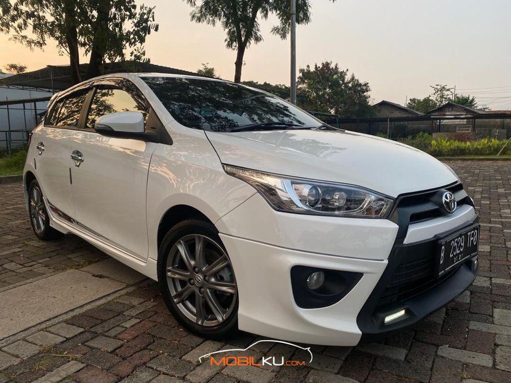 Mobil Toyota Yaris 2015