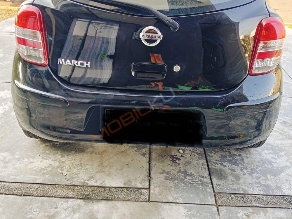 Mobil Nissan March 2013