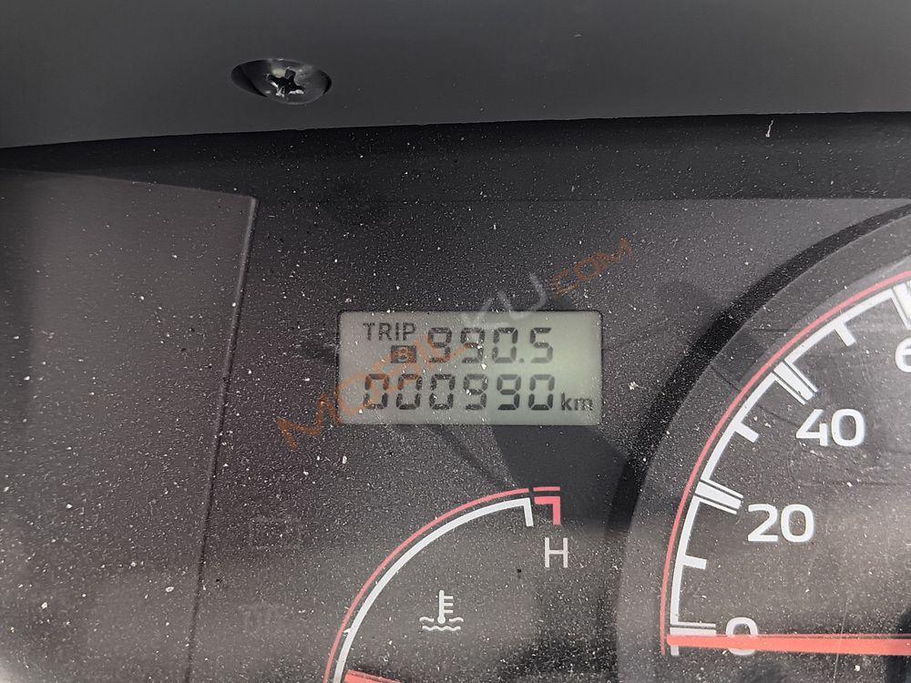 Mobil Mitsubishi L300 2023