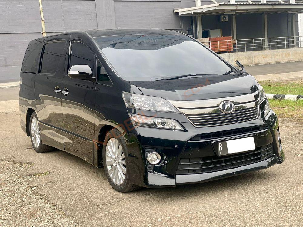 Mobil Toyota Vellfire 2014