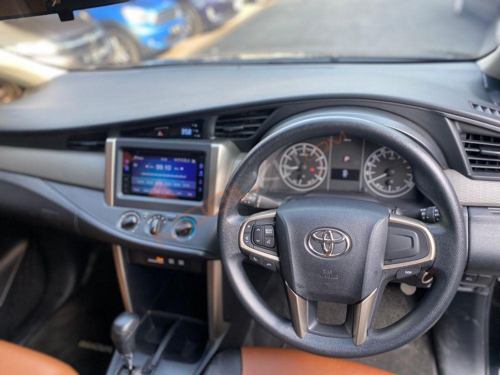 Mobil Toyota Kijang Innova 2020