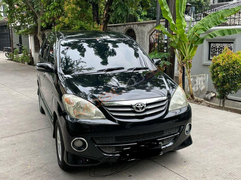 Mobil Toyota Avanza 2011
