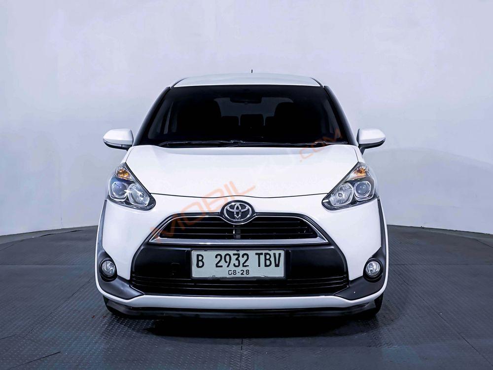 Mobil Toyota Sienta 2018