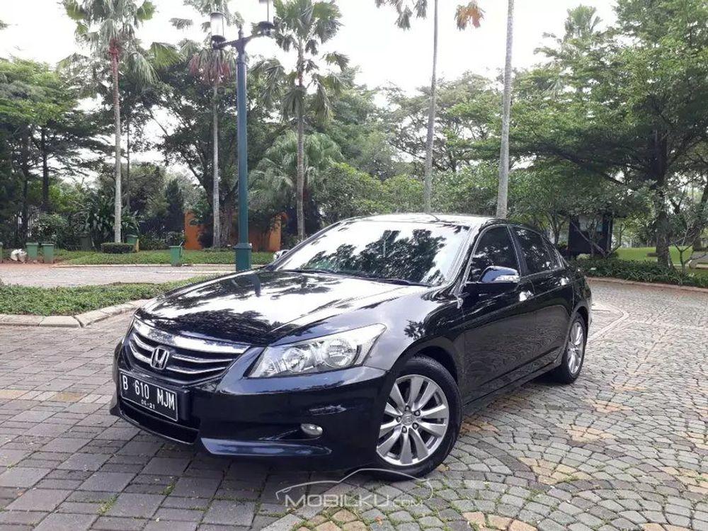 Mobil Honda Accord 2011