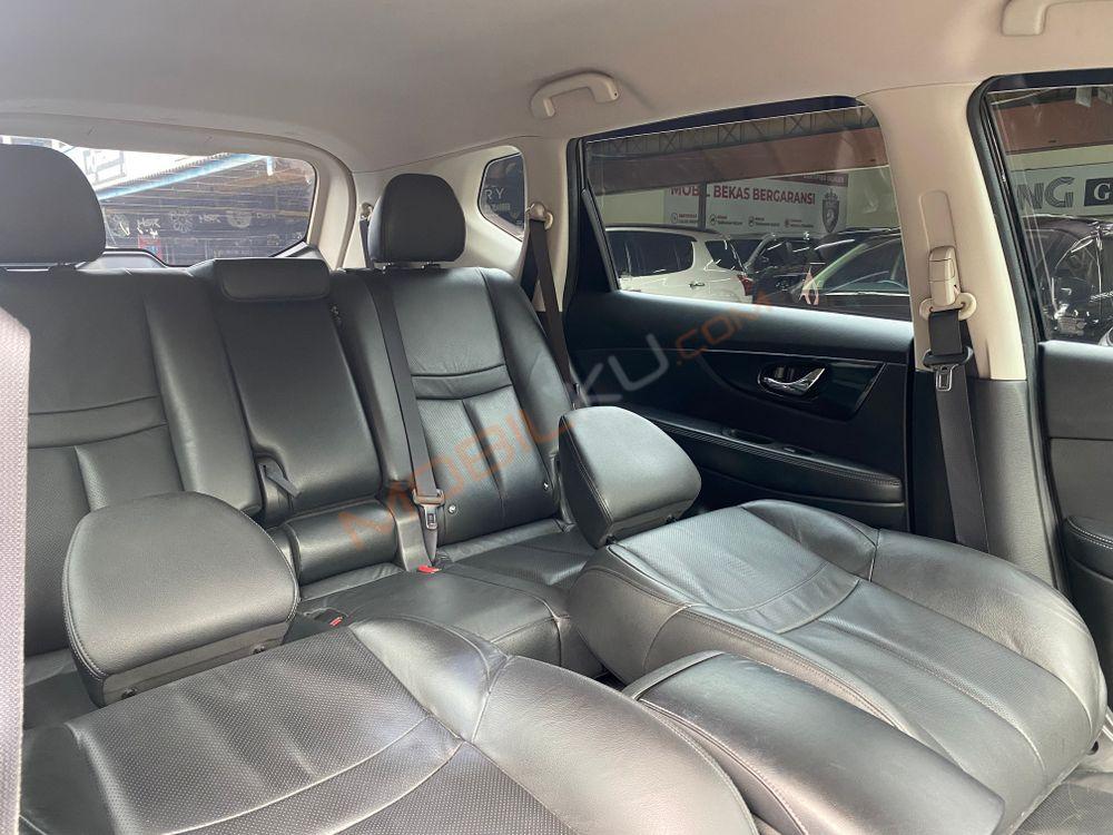 Mobil Nissan X-Trail 2015