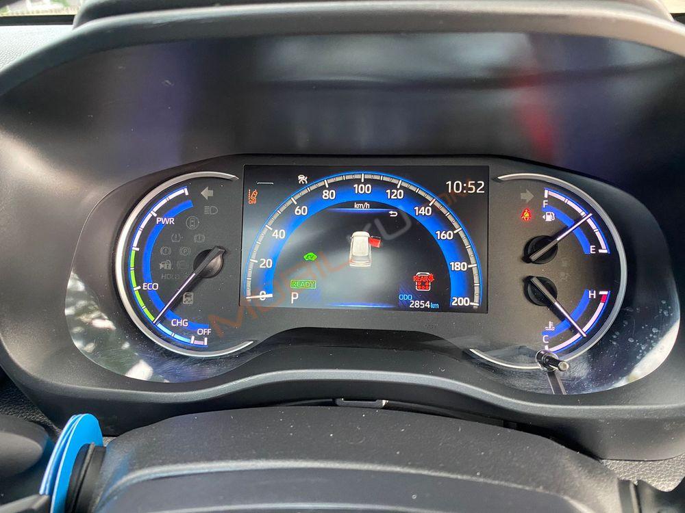 Mobil Toyota Kijang Innova Zenix 2024