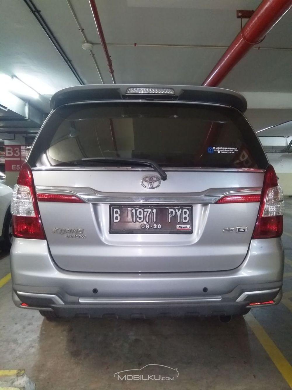 Mobil Toyota Kijang Innova 2015