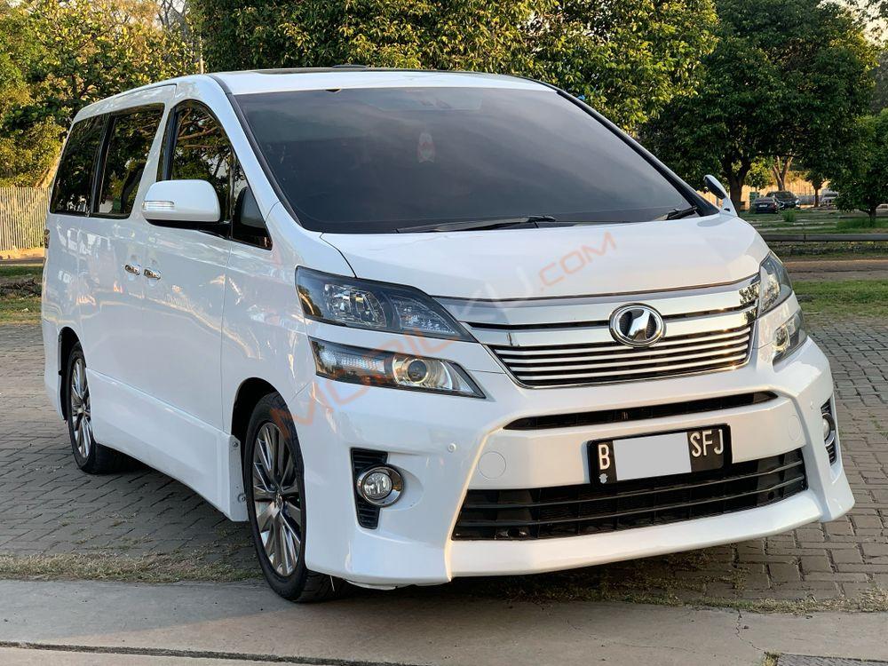 Mobil Toyota Vellfire 2015