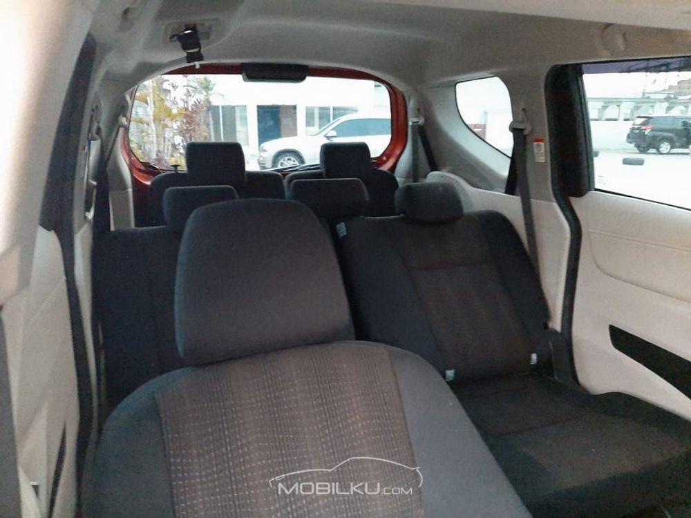 Mobil Toyota Sienta 2017