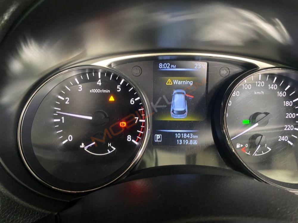 Mobil Nissan X-Trail 2014