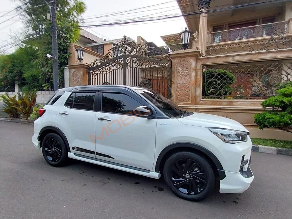 Mobil Toyota Raize 2021