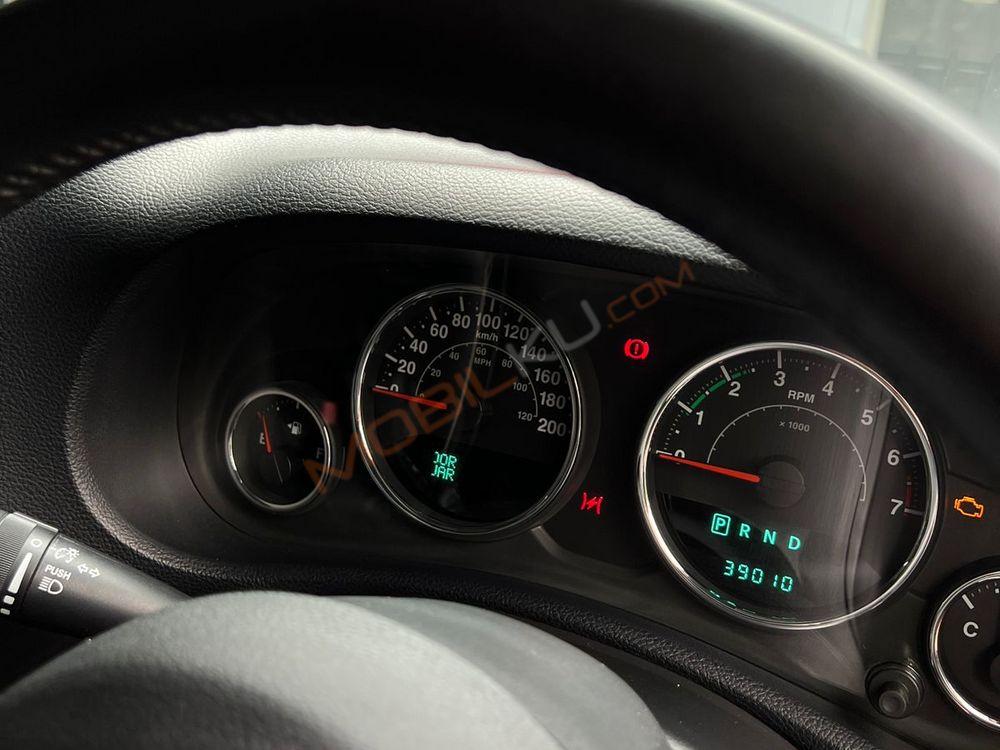 Mobil Jeep Wrangler 2012