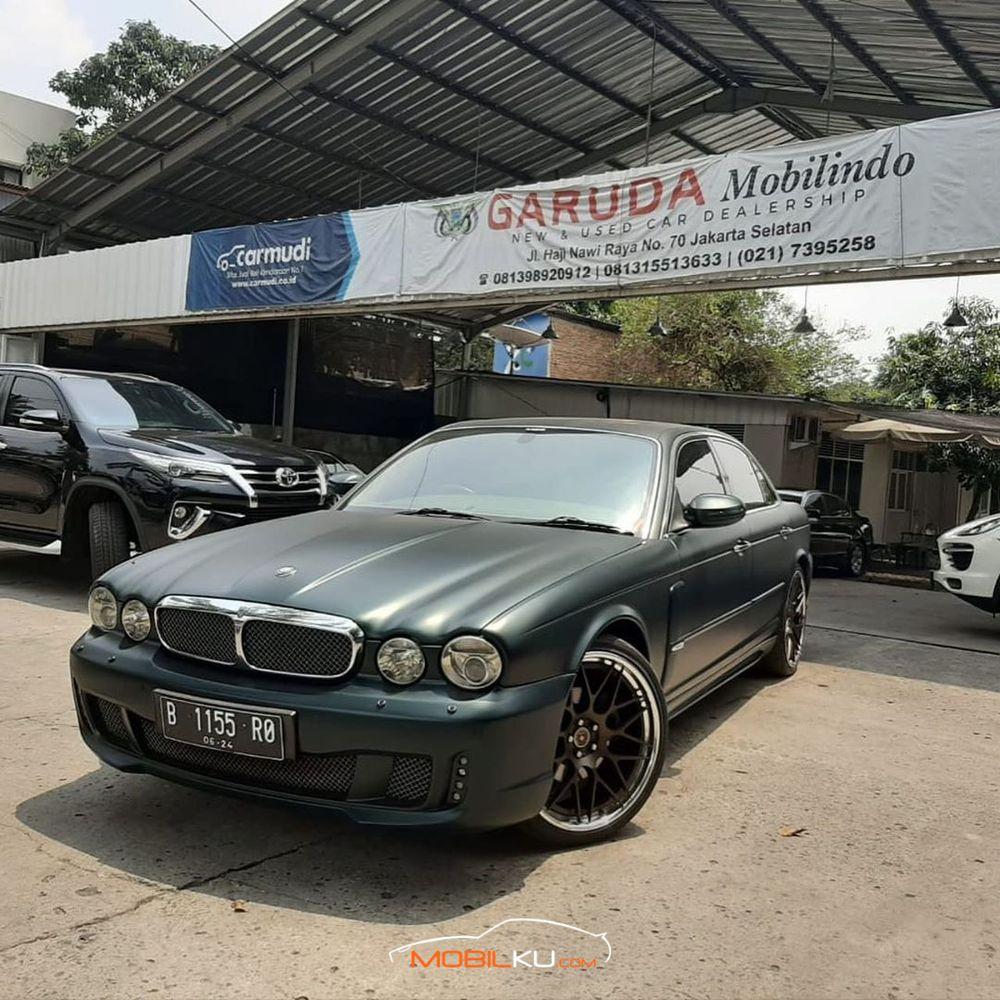 Mobil Jaguar XJ 2004