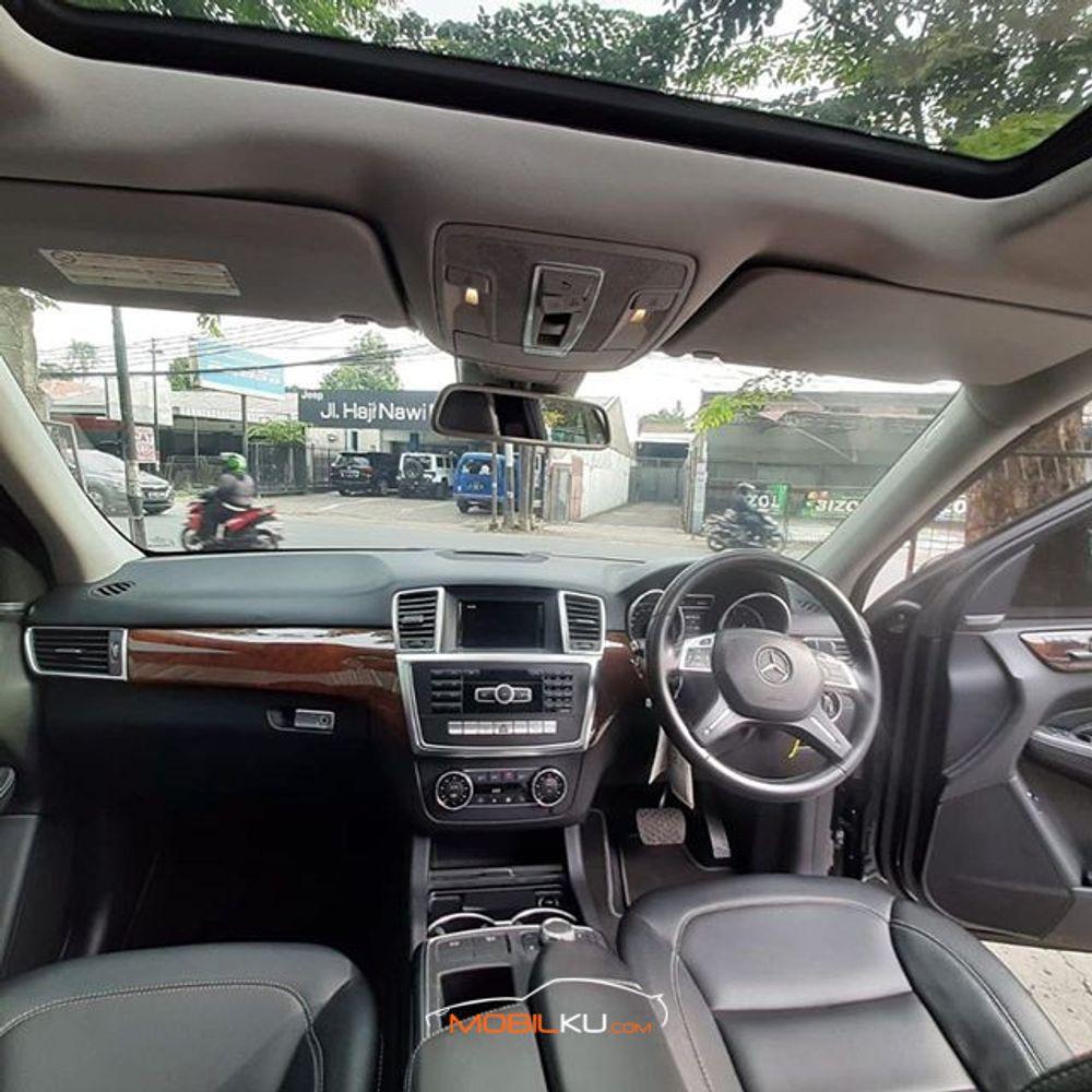 Mobil Mercedes-Benz ML 2012