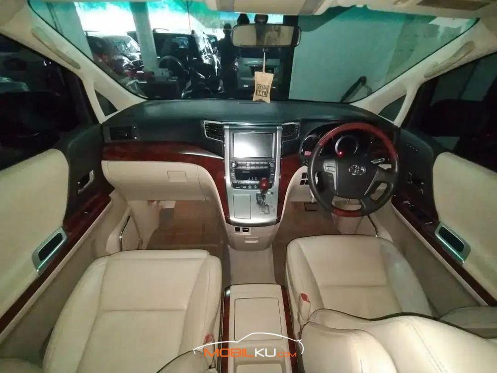 Mobil Toyota Alphard 2008