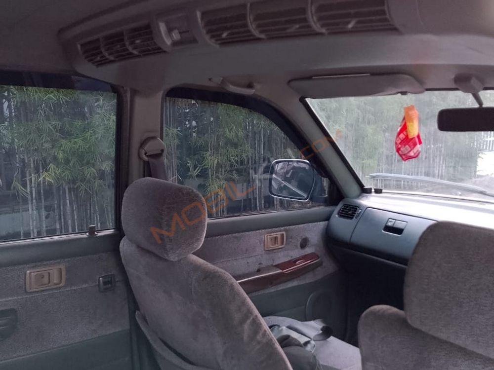 Mobil Toyota Kijang 1997