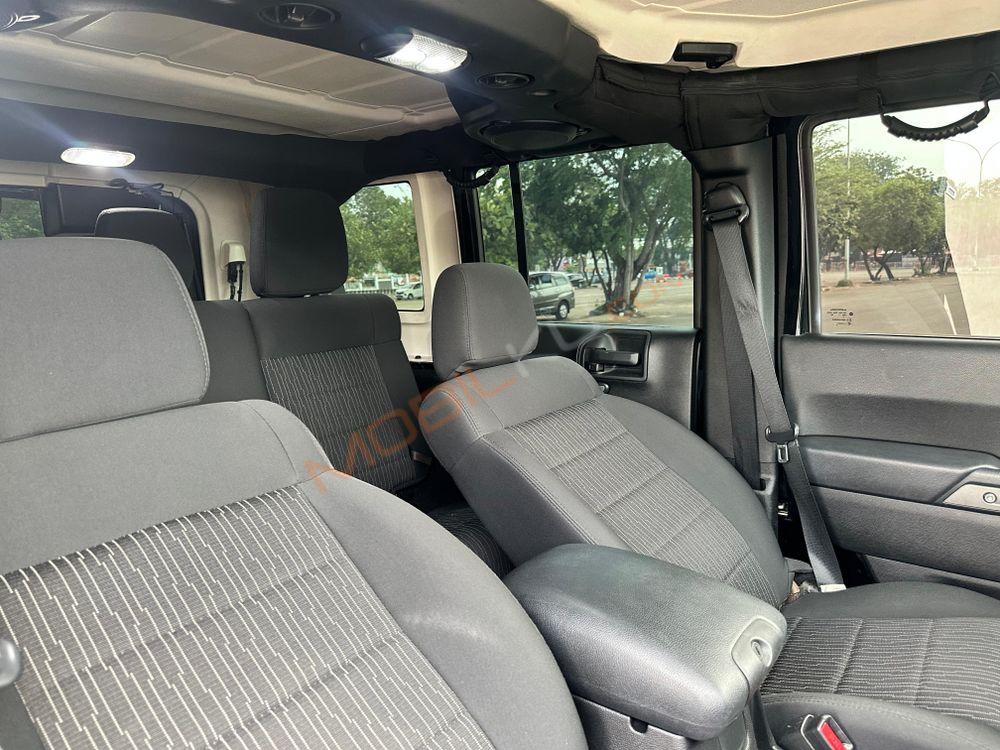 Mobil Jeep Wrangler 2011