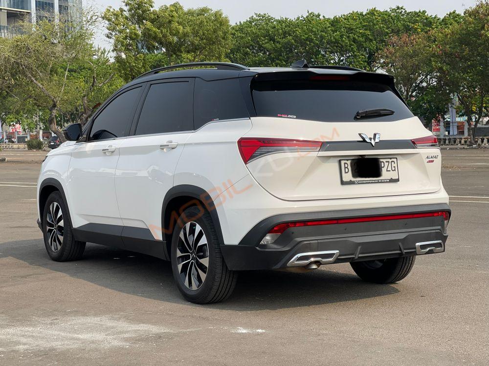 Mobil Wuling Almaz 2022
