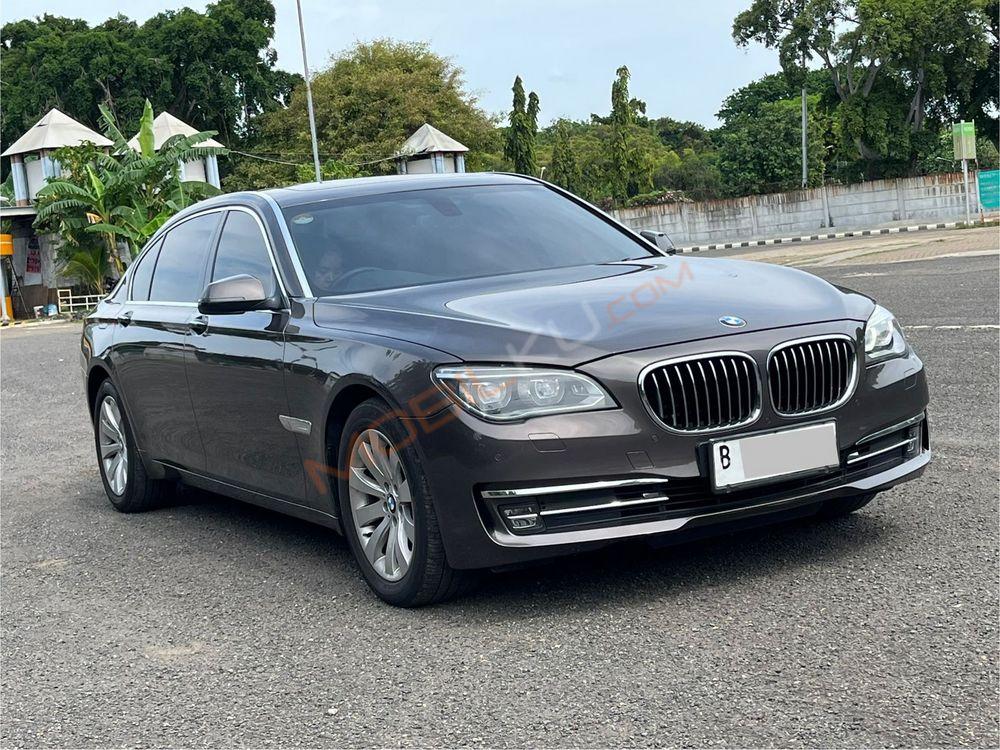 Mobil BMW 7 Series 2013
