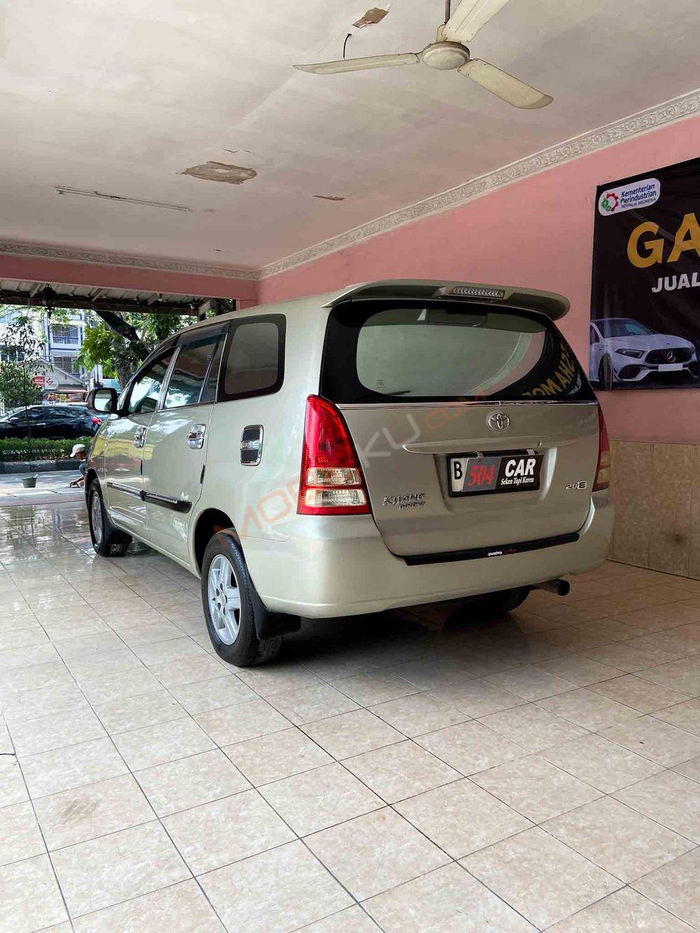 Mobil Toyota Kijang Innova 2008